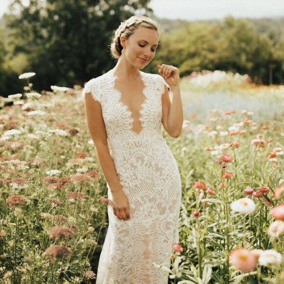 ✨ Size 2 Wtoo by Watters Philomene Lace Cap-Sleeve Wedding Gown ✨ - Picture 9 of 11